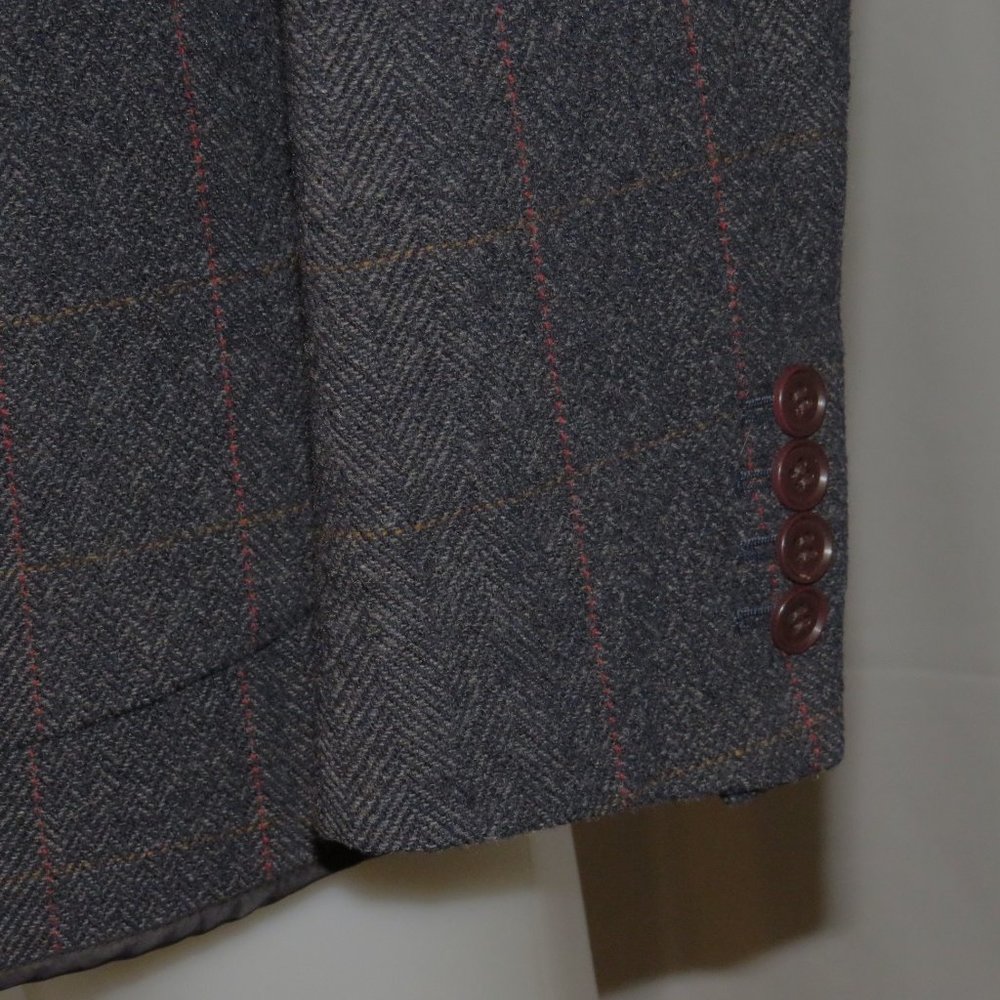 Undecorated Man Gray Herringbone Plaid Tweed Three Button Sport Coat Size 3 - Picture 8 of 14